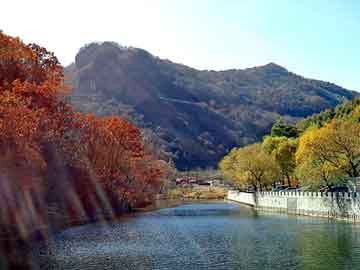 宁夏境内腾格里沙漠锁边全面完成